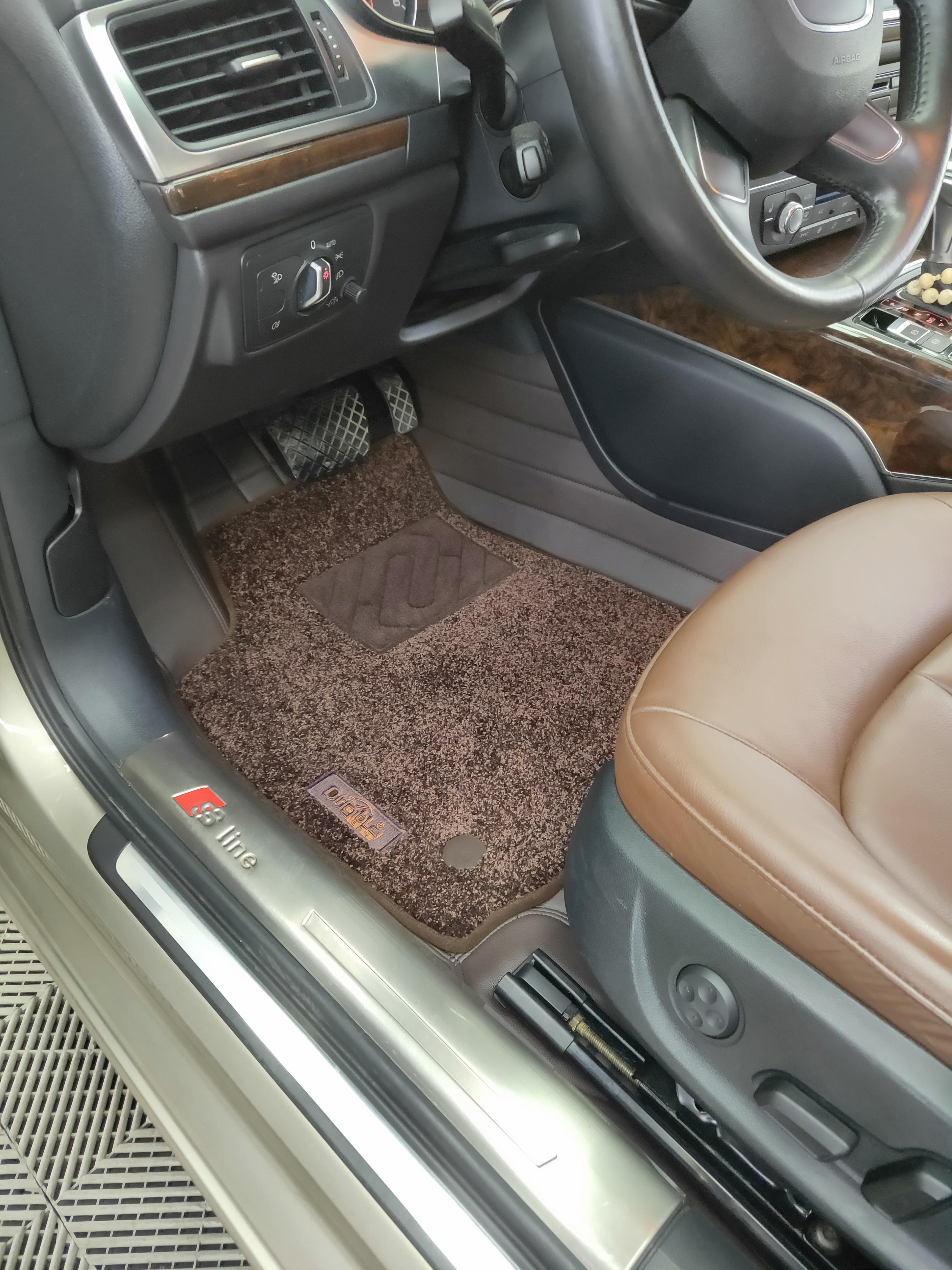 奥迪a6脚垫实拍